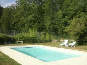 Гостиница Holiday home with swimming pool on the estate of a noble castle near Nettancourt  Ревиньи-Сюр-Орнэн